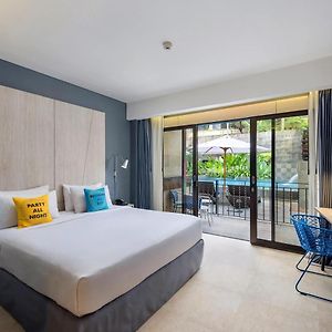 Premier Pool Access Room